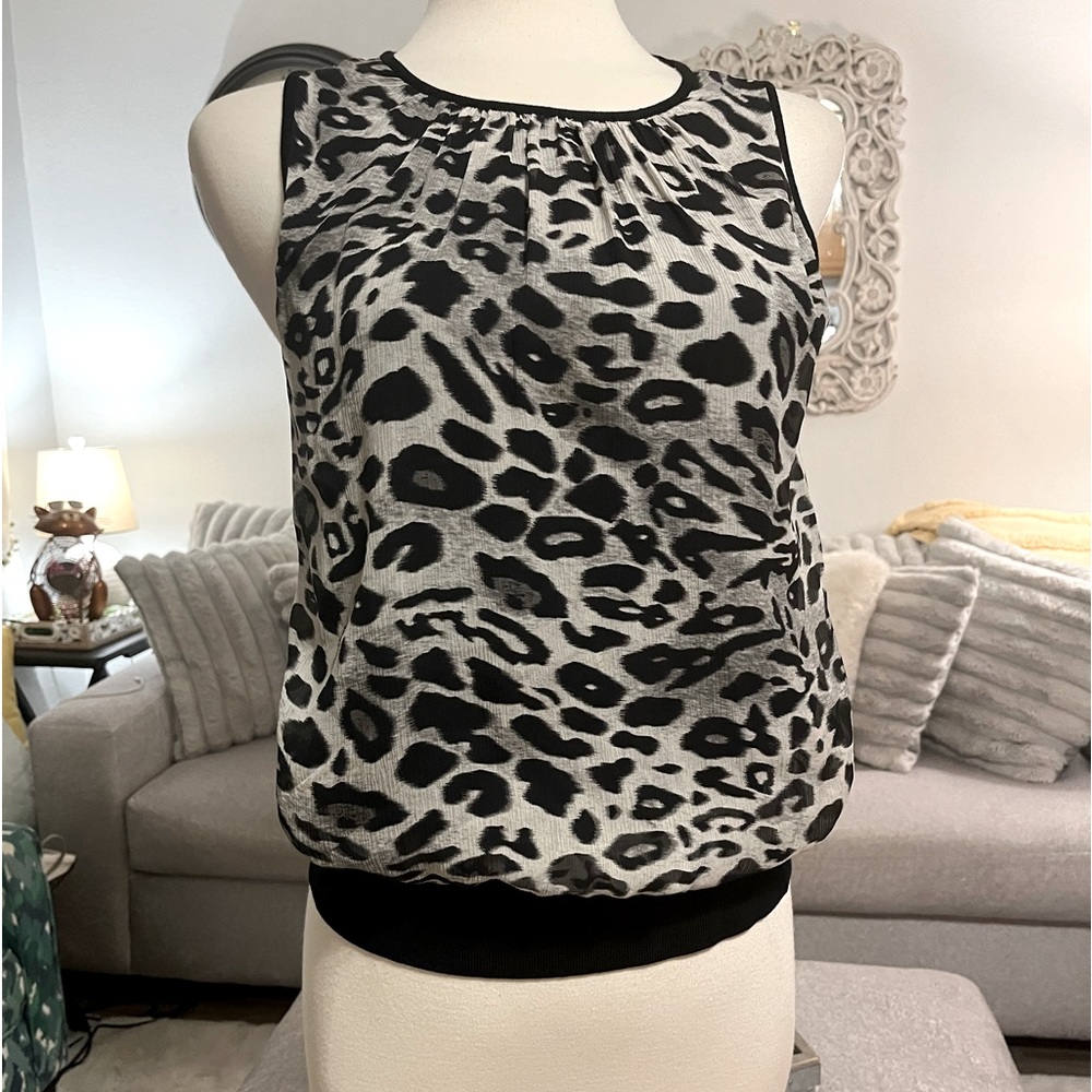 Ann Taylor leopard print sleeveless pleated scoop neck blouse size m